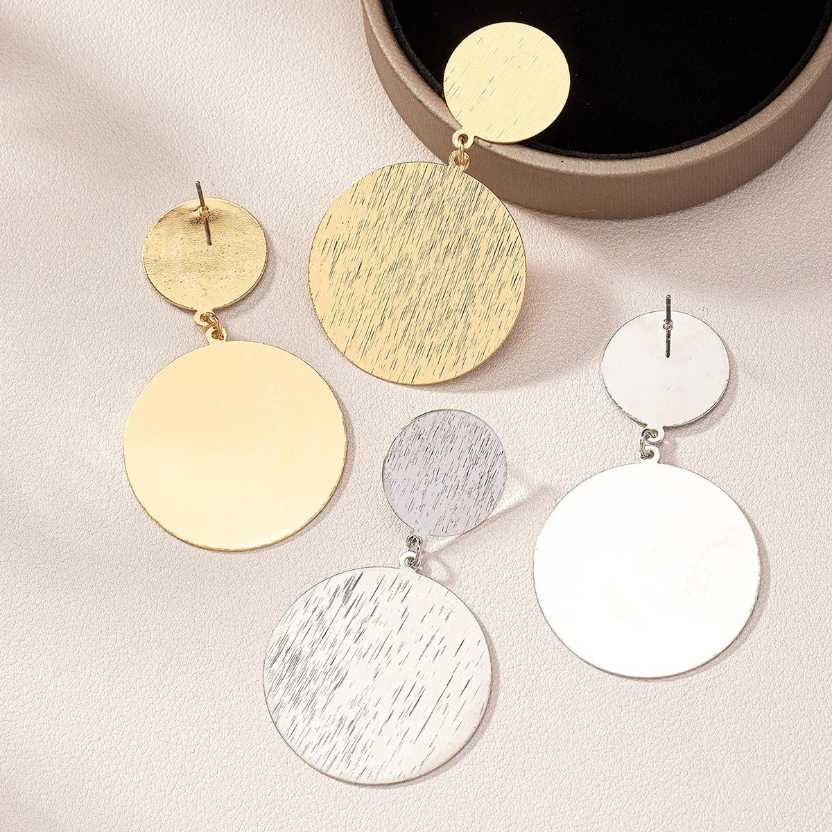 1 Pair Basic Classic Style Round Solid Color Alloy Drop Earrings