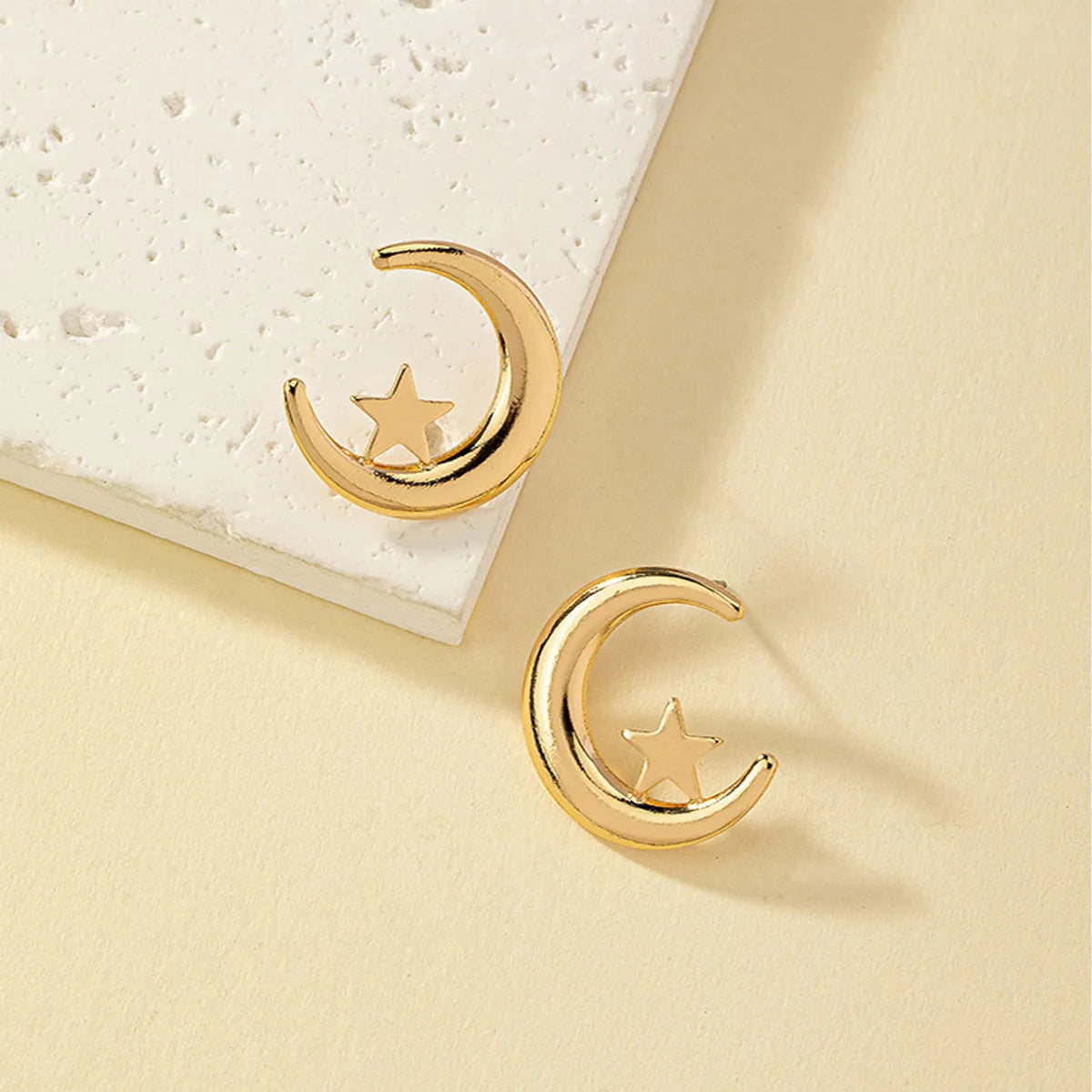 1 Pair Basic Lady Commute C Shape Star Moon Plating Alloy 14k Gold Plated Ear Studs