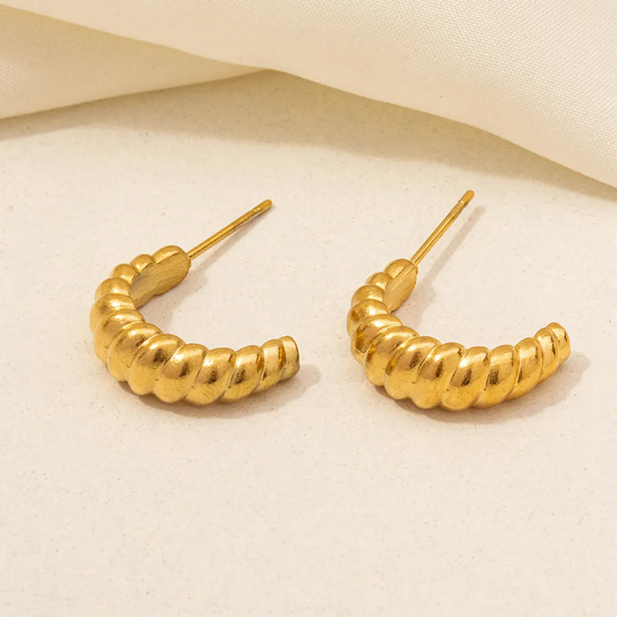 1 Pair Basic Modern Style Classic Style C Shape Solid Color Twist Plating 304 Stainless Steel 18K Gold Plated Ear Studs