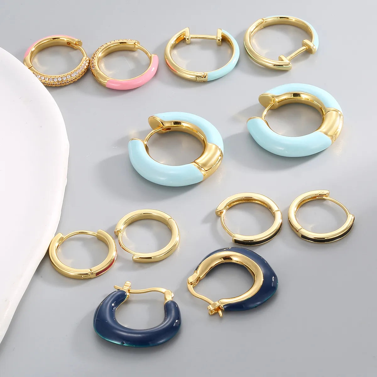 1 Pair Basic Modern Style Classic Style Circle Enamel Epoxy Inlay Brass Zircon 18K Gold Plated Hoop Earrings