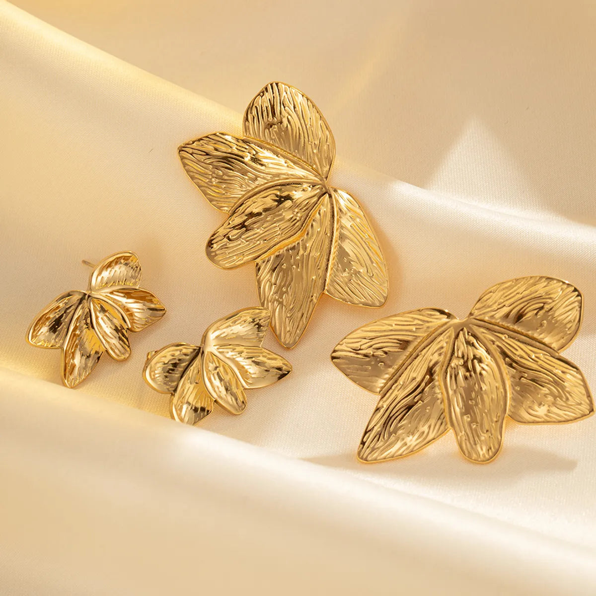 1 Pair Basic Modern Style Classic Style Leaf Plating Titanium Steel Ear Studs