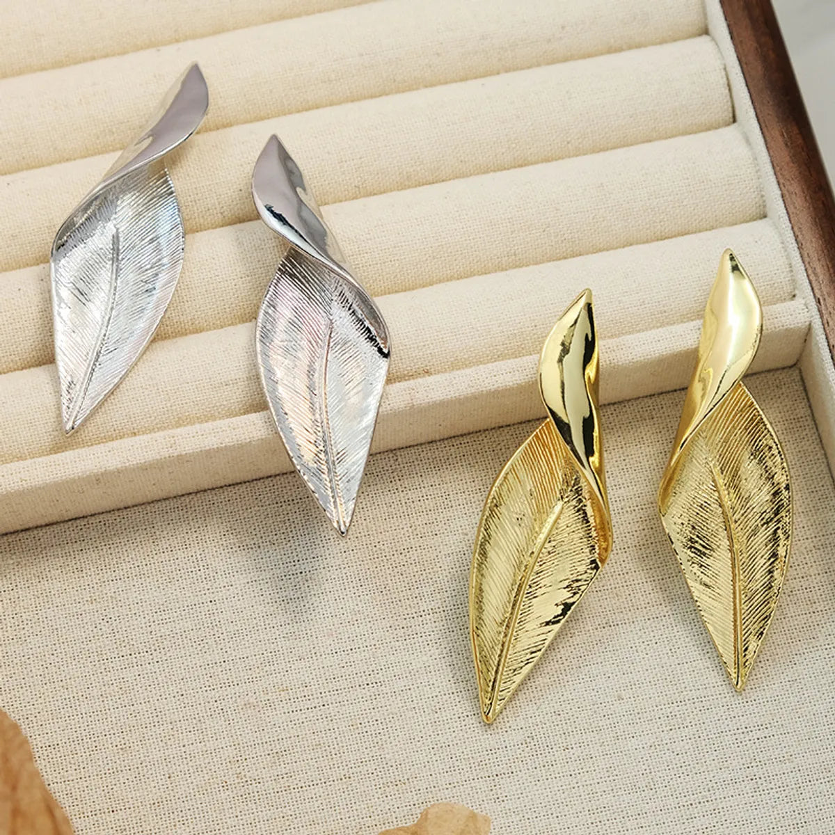 1 Pair Basic Modern Style Classic Style Leaves Irregular Copper 18K Gold Plated Drop Earrings