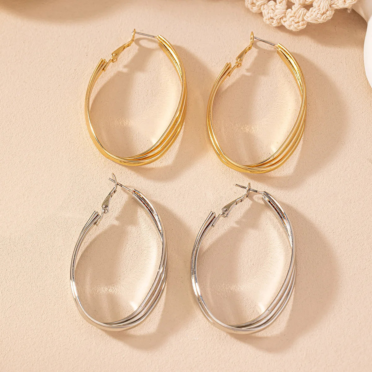 1 Pair Basic Modern Style Classic Style Oval Solid Color Iron Hoop Earrings