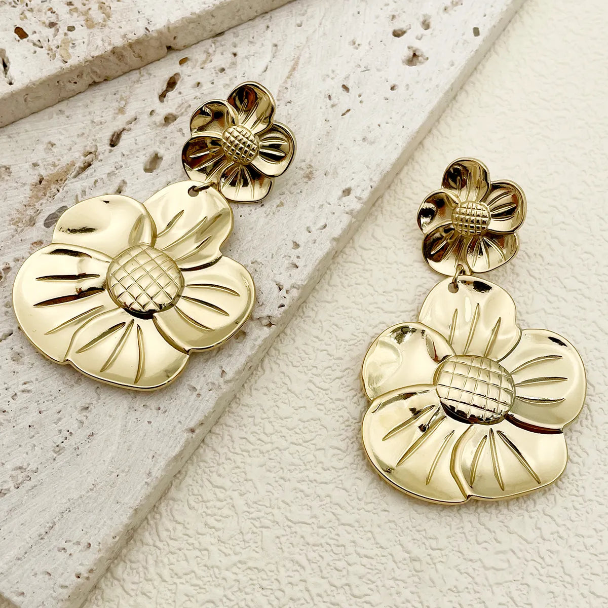 1 Pair Basic Modern Style Classic Style Round Flower Plating 304 Stainless Steel Gold Plated Drop Earrings