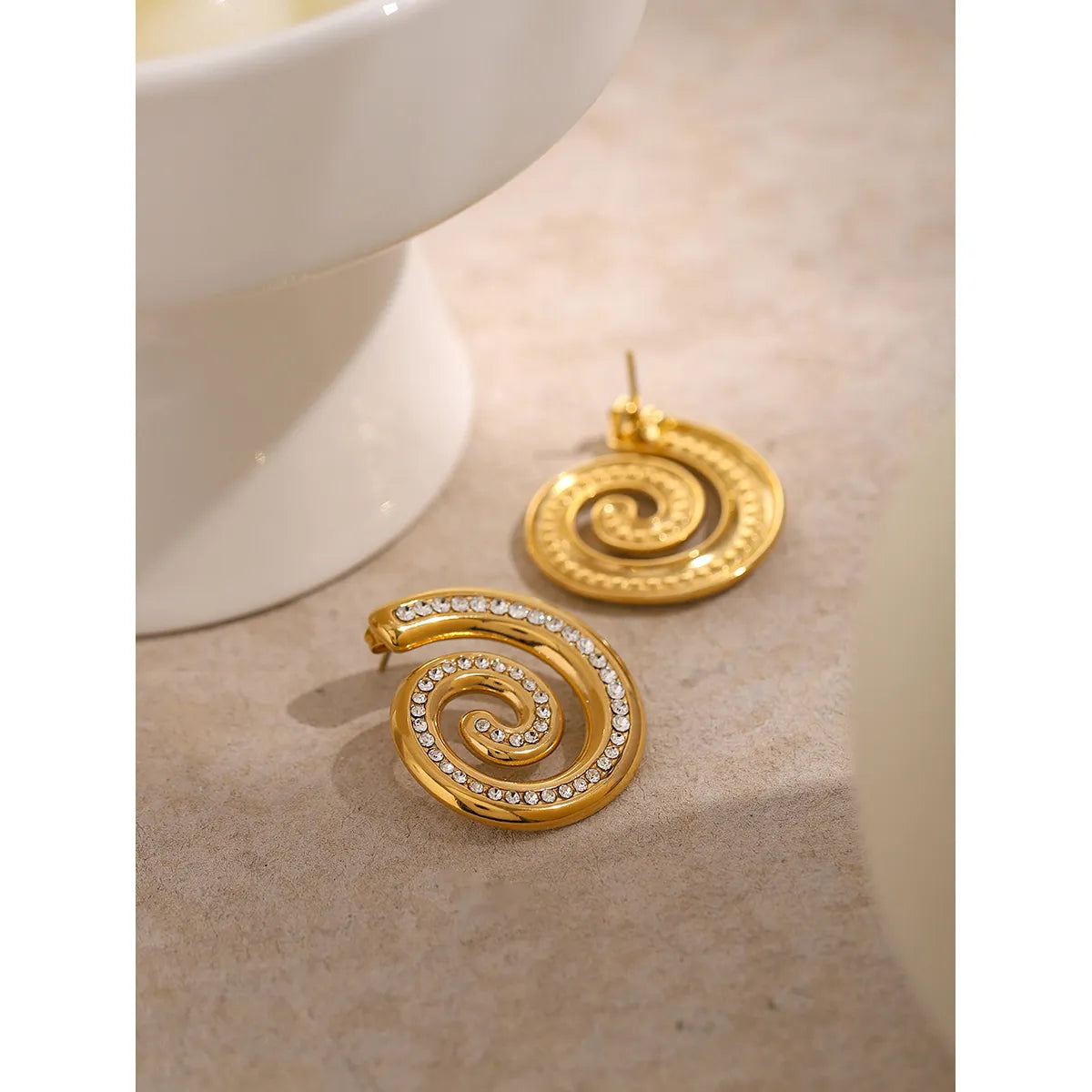 1 Pair Basic Modern Style Classic Style Spiral Plating Inlay 304 Stainless Steel Rhinestones 18K Gold Plated Ear Studs