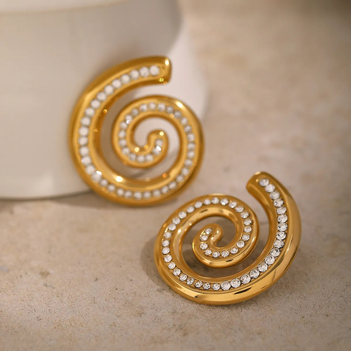 1 Pair Basic Modern Style Classic Style Spiral Plating Inlay 304 Stainless Steel Rhinestones 18K Gold Plated Ear Studs