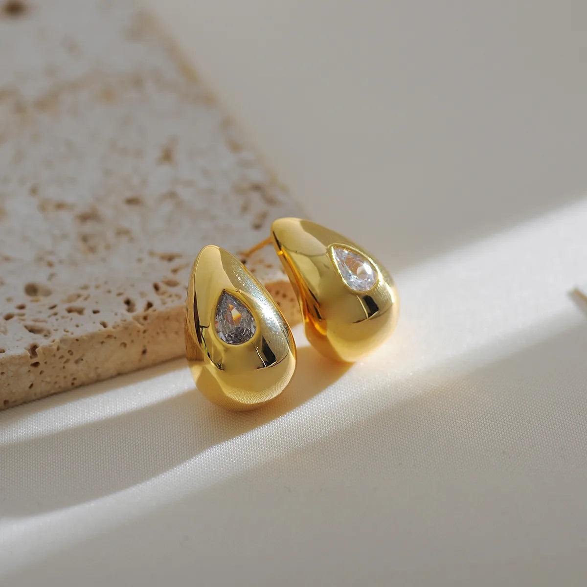 1 Pair Basic Modern Style Classic Style Water Droplets Inlay Copper Zircon 18K Gold Plated Ear Studs