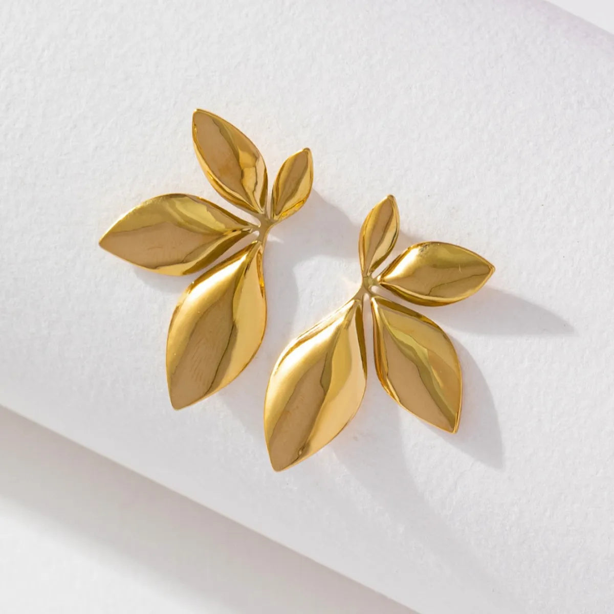 1 Pair Basic Simple Style Classic Style Leaf Dragonfly Plating 316 Stainless Steel  18K Gold Plated Hoop Earrings