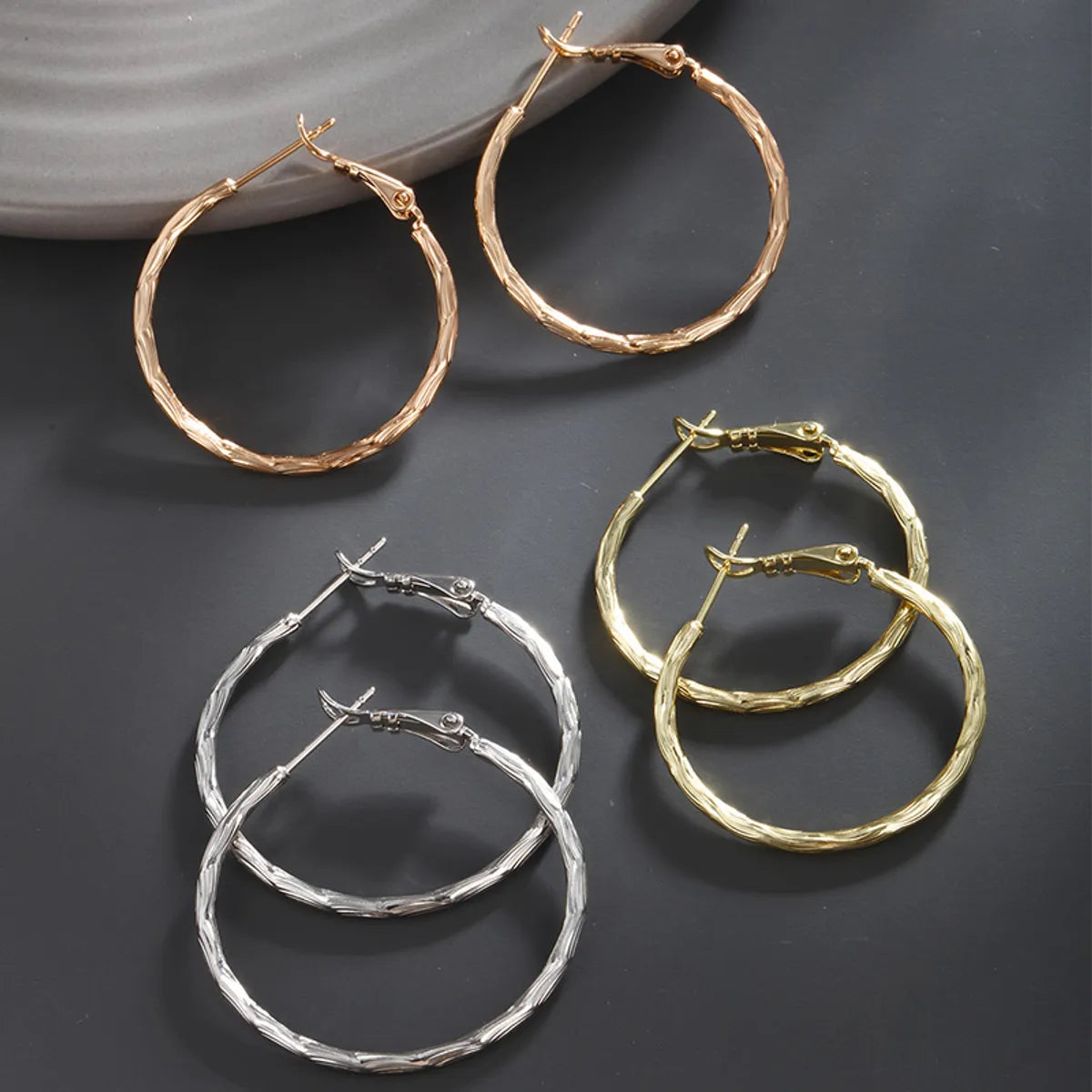 1 Pair Basic Simple Style Classic Style Round Plating Copper 14K Gold Plated Platinum Plated Hoop Earrings