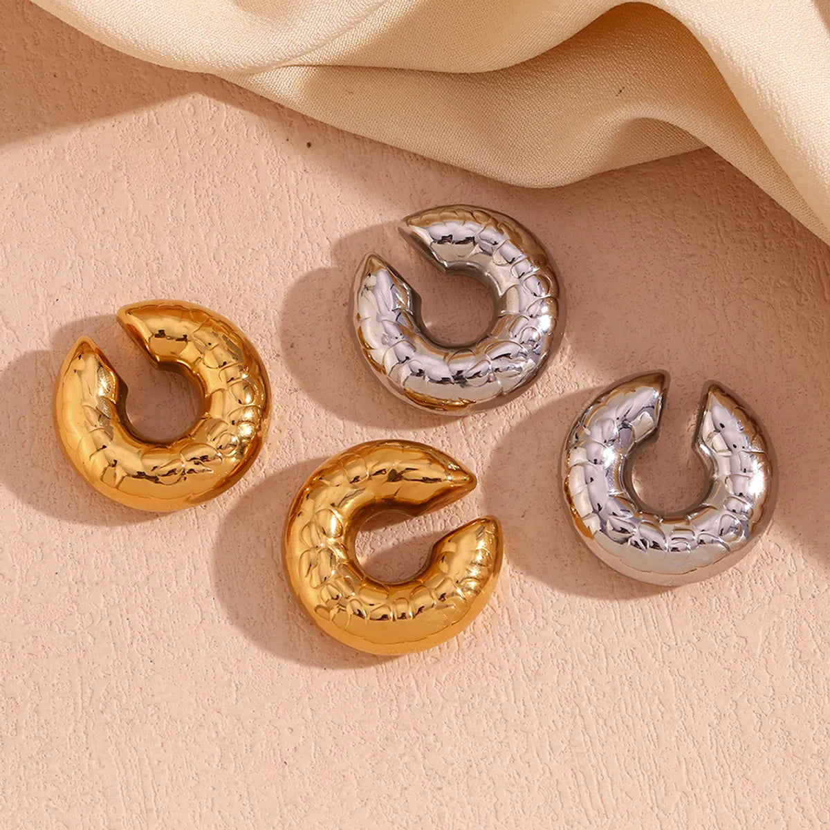 1 Pair Basic Simple Style Classic Style Solid Color Plating Stainless Steel 18k Gold Plated Ear Cuffs