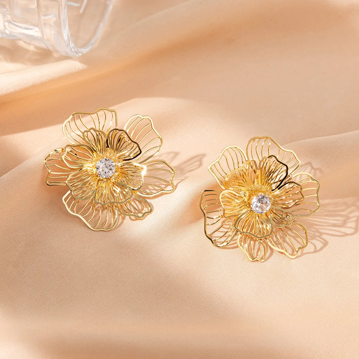 1 Pair Bohemian Sweet Flower Butterfly Hollow Out Inlay Copper Alloy Rhinestones Ear Studs