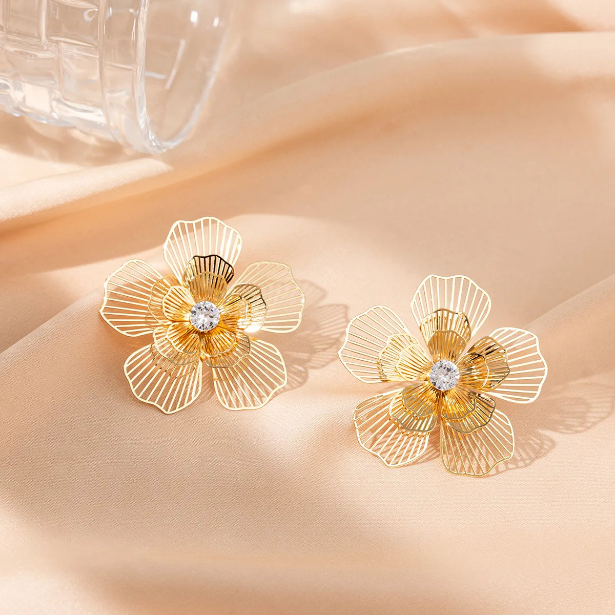 1 Pair Bohemian Sweet Flower Butterfly Hollow Out Inlay Copper Alloy Rhinestones Ear Studs