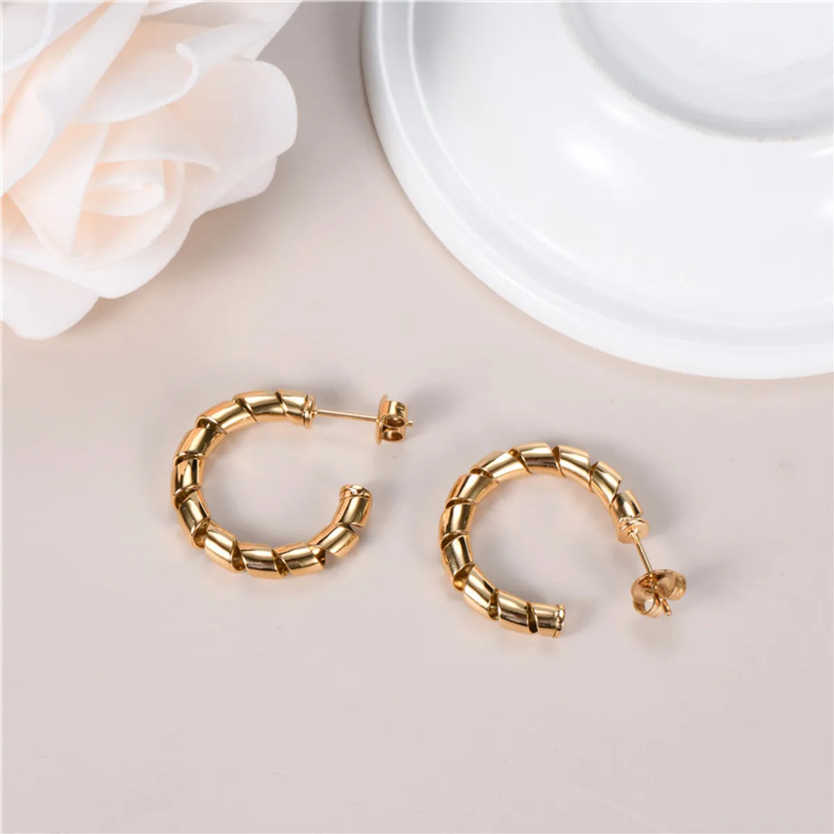 1 Pair Business Simple Style Shiny Semicircle Polishing Plating Stainless Steel 18k Gold Plated Earrings