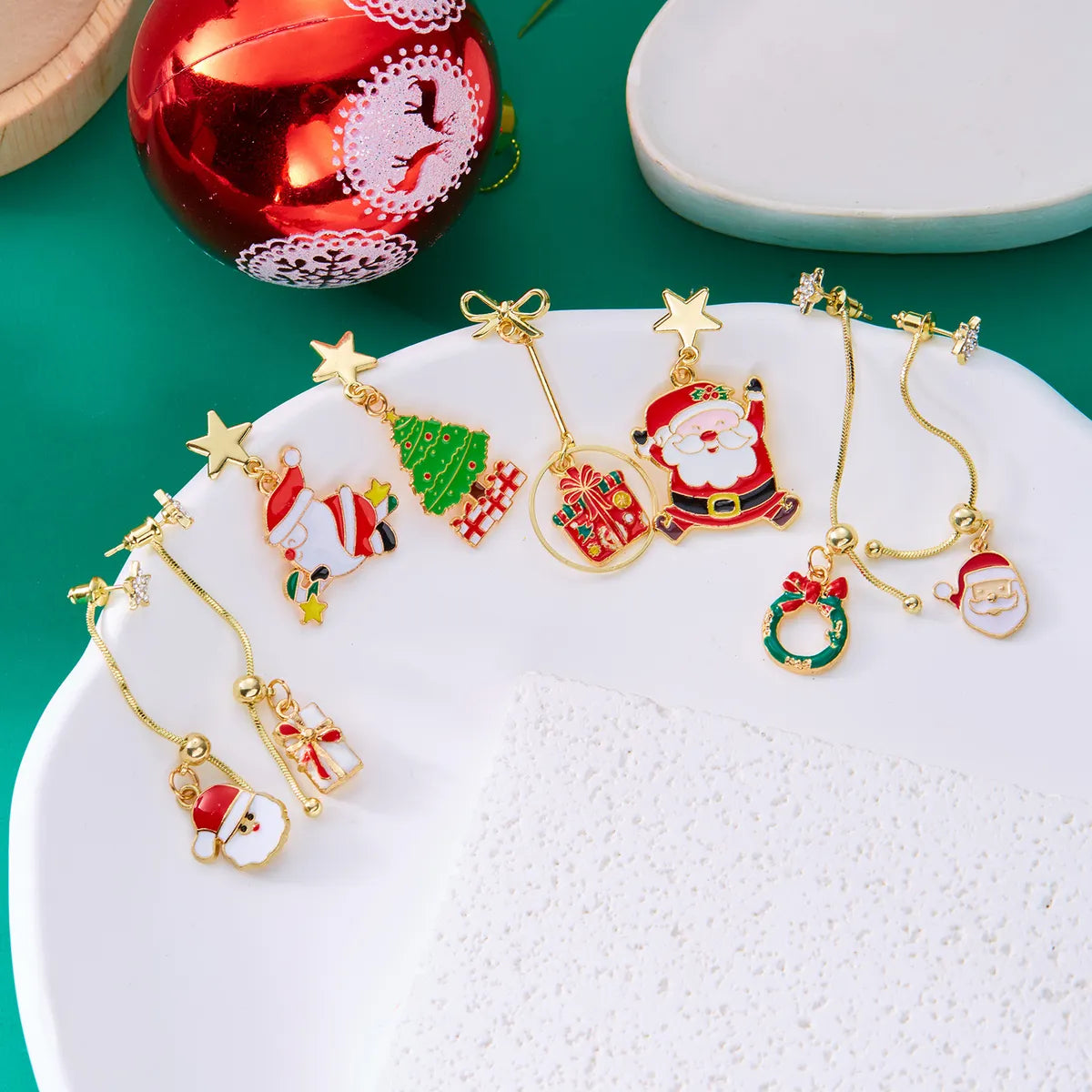 1 Pair Cartoon Style Christmas Hat Christmas Tree Santa Claus Plating Alloy Drop Earrings