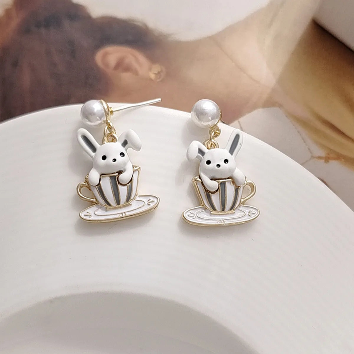 1 Pair Cartoon Style Cute Rabbit Enamel Stoving Varnish Plating Imitation Pearl Alloy Drop Earrings