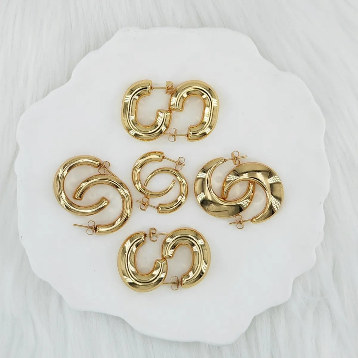 1 Pair Casual Basic Classic Style C Shape Moon Asymmetrical Stamping Plating 304 Stainless Steel Steel 18K Gold Plated 24K Gold Plated Gold Plated Ear Studs