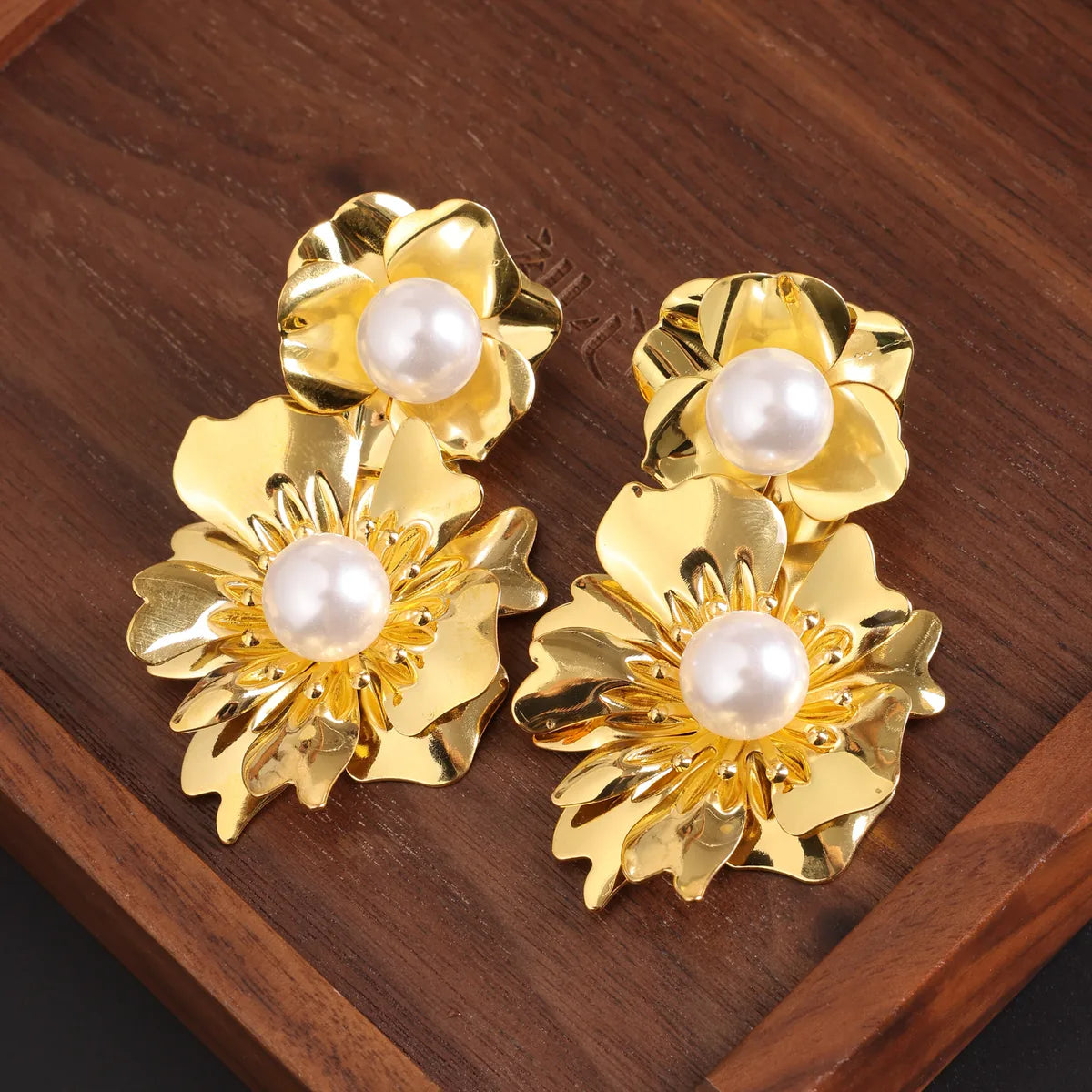 1 Pair Casual Commute Flower Inlay Copper Artificial Pearls 18K Gold Plated Drop Earrings