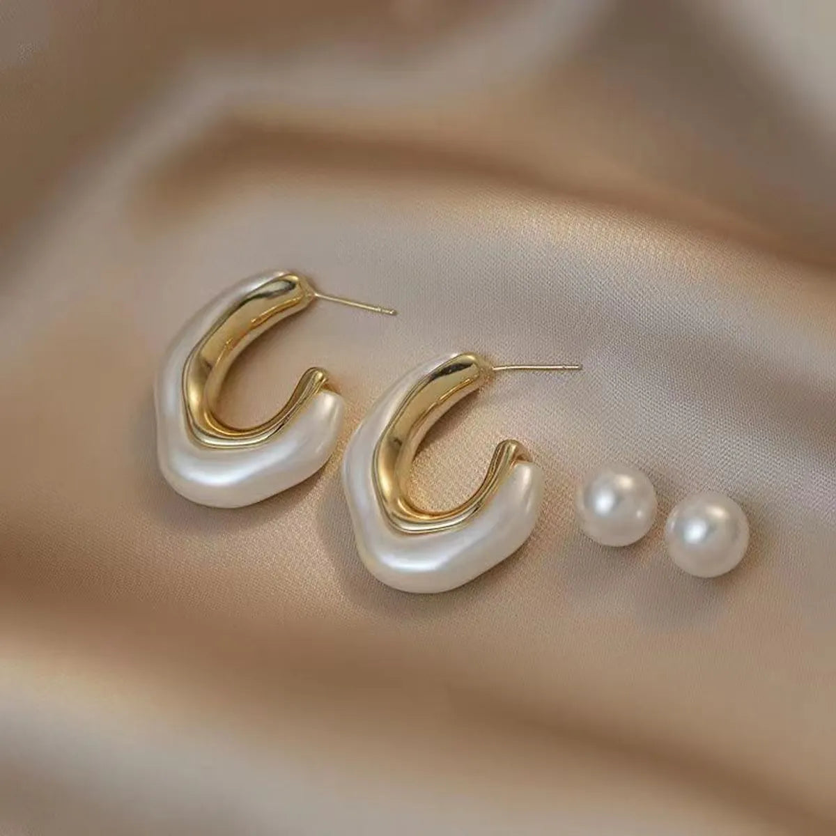 1 Pair Casual Elegant C Shape Plating Inlay Copper Pearl Gold Plated Ear Studs