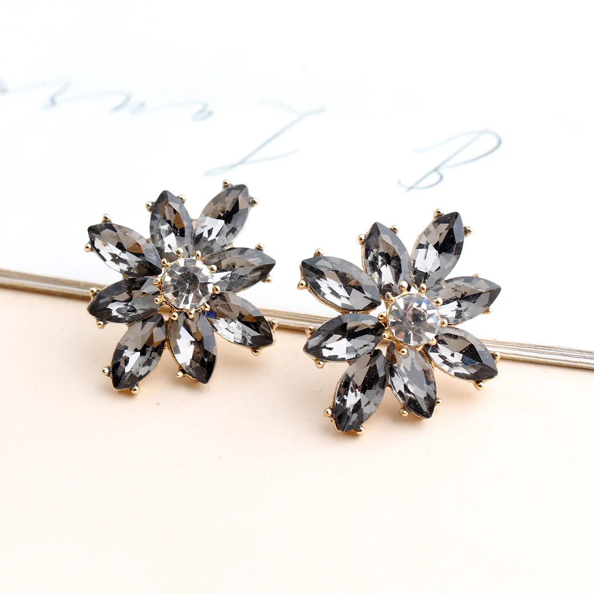 1 Pair Casual Elegant Flower Plating Inlay Alloy Crystal Rhinestones Gold Plated Ear Studs