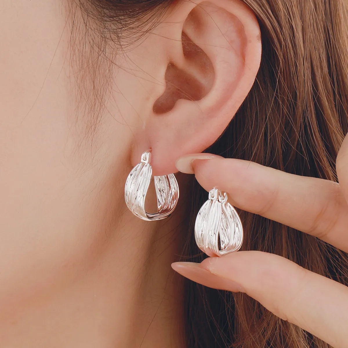 1 Pair Casual Elegant Luxurious Solid Color Plating Pleated Copper Silver Plated Earrings