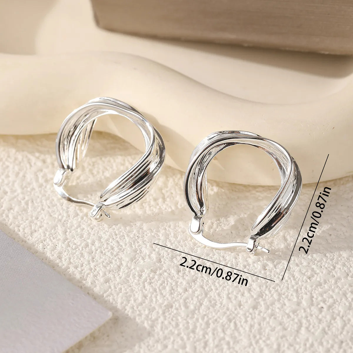 1 Pair Casual Elegant Luxurious Solid Color Plating Pleated Copper Silver Plated Earrings