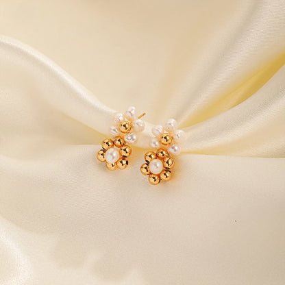 1 Pair Casual Elegant Round Flower Beaded Plating Inlay Copper Freshwater Pearl 18k Gold Plated Ear Studs