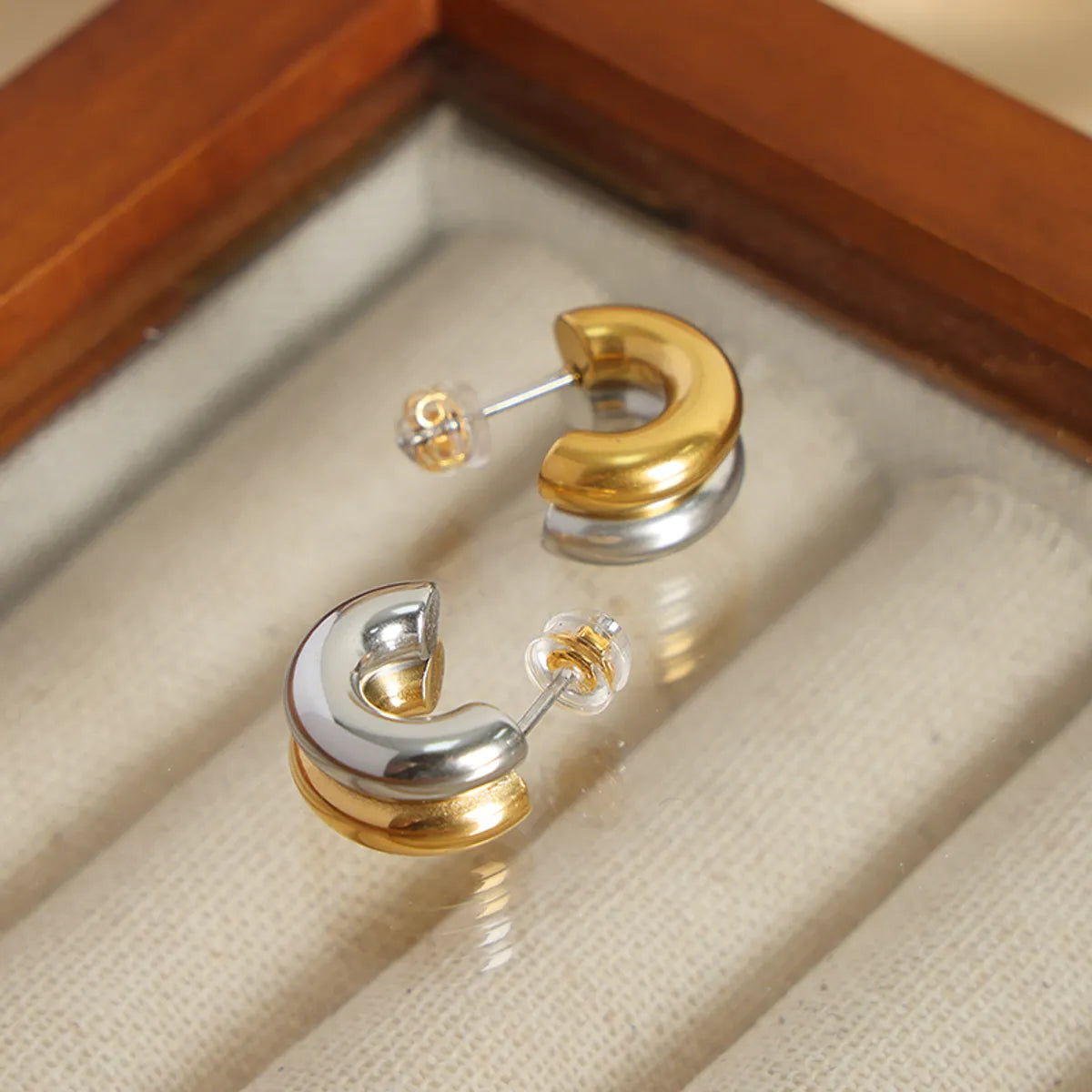 1 Pair Casual Elegant Simple Style C Shape Layered Patchwork Plating Titanium Steel 18k Gold Plated Ear Studs