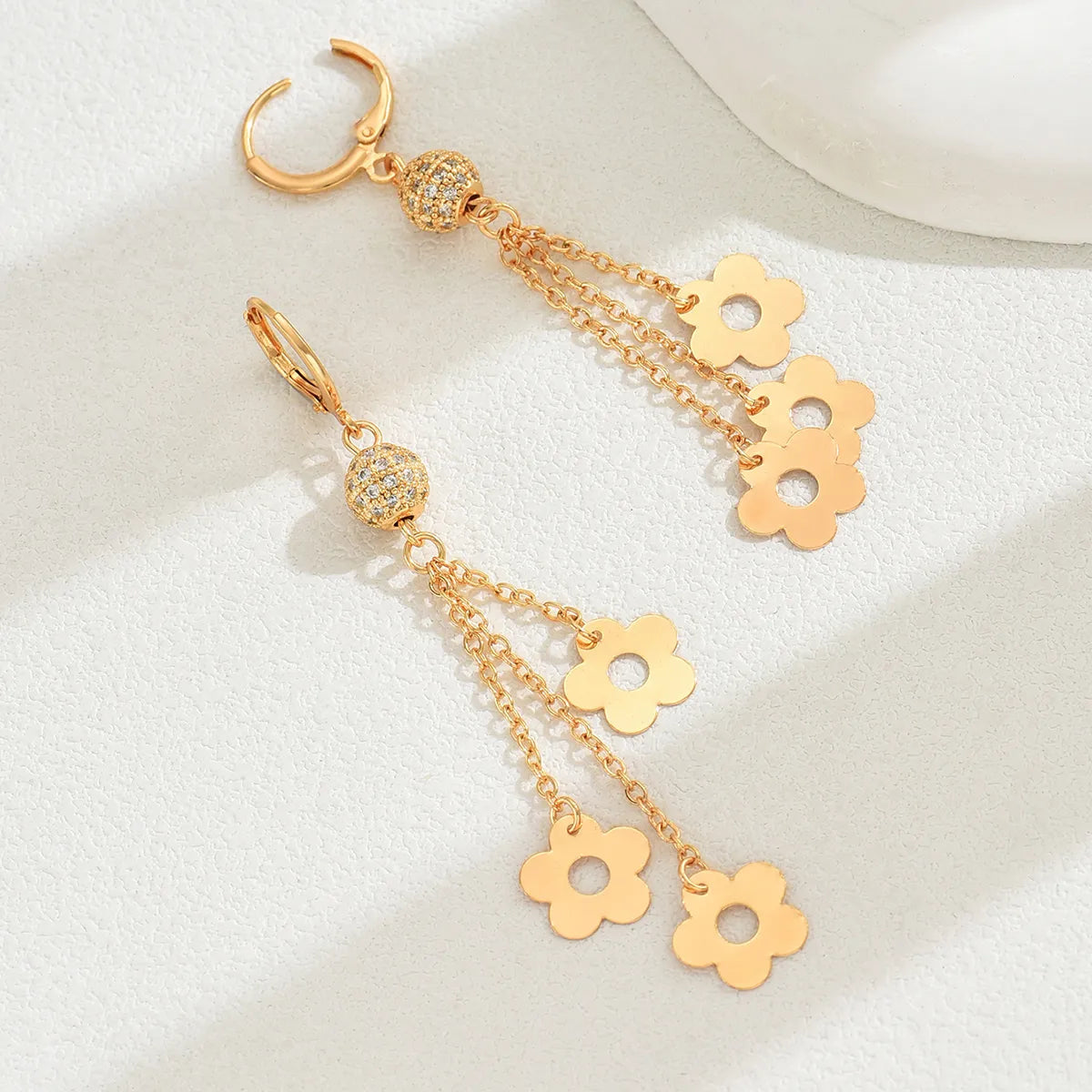 1 Pair Casual Elegant Simple Style Flower Hollow Out Inlay Copper Rhinestones 18K Gold Plated Drop Earrings