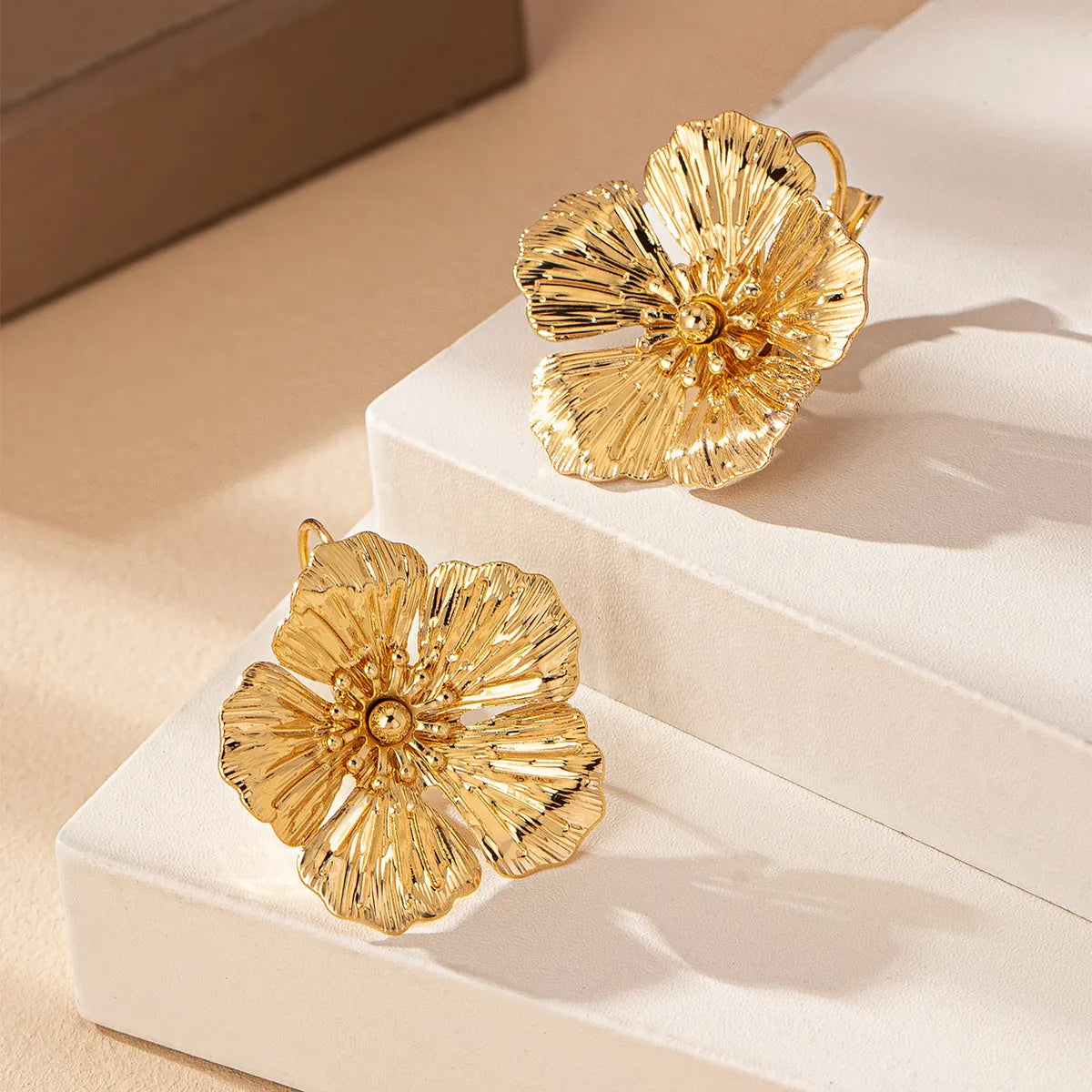 1 Pair Casual Elegant Simple Style Flower Iron Ear Studs