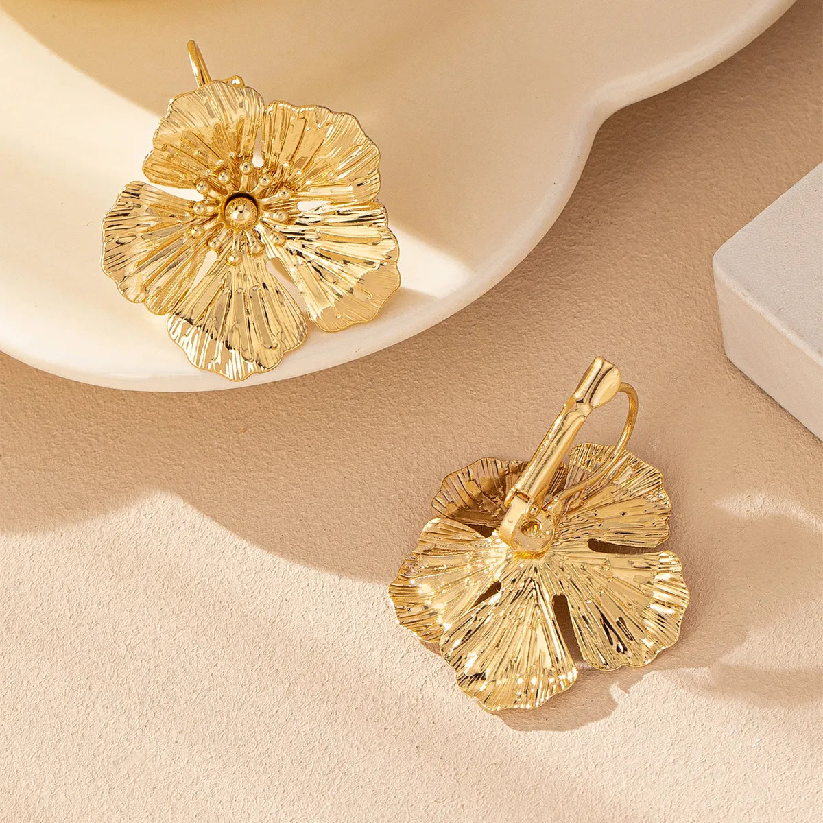 1 Pair Casual Elegant Simple Style Flower Iron Ear Studs