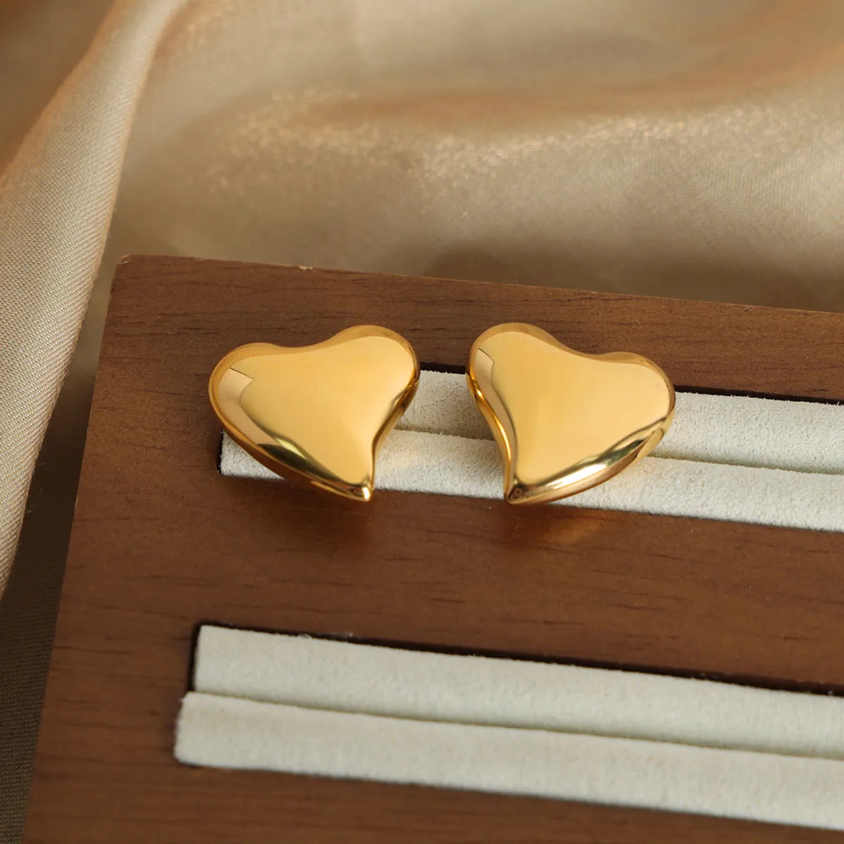 1 Pair Casual Elegant Simple Style Heart Shape Plating Titanium Steel 18k Gold Plated Ear Studs