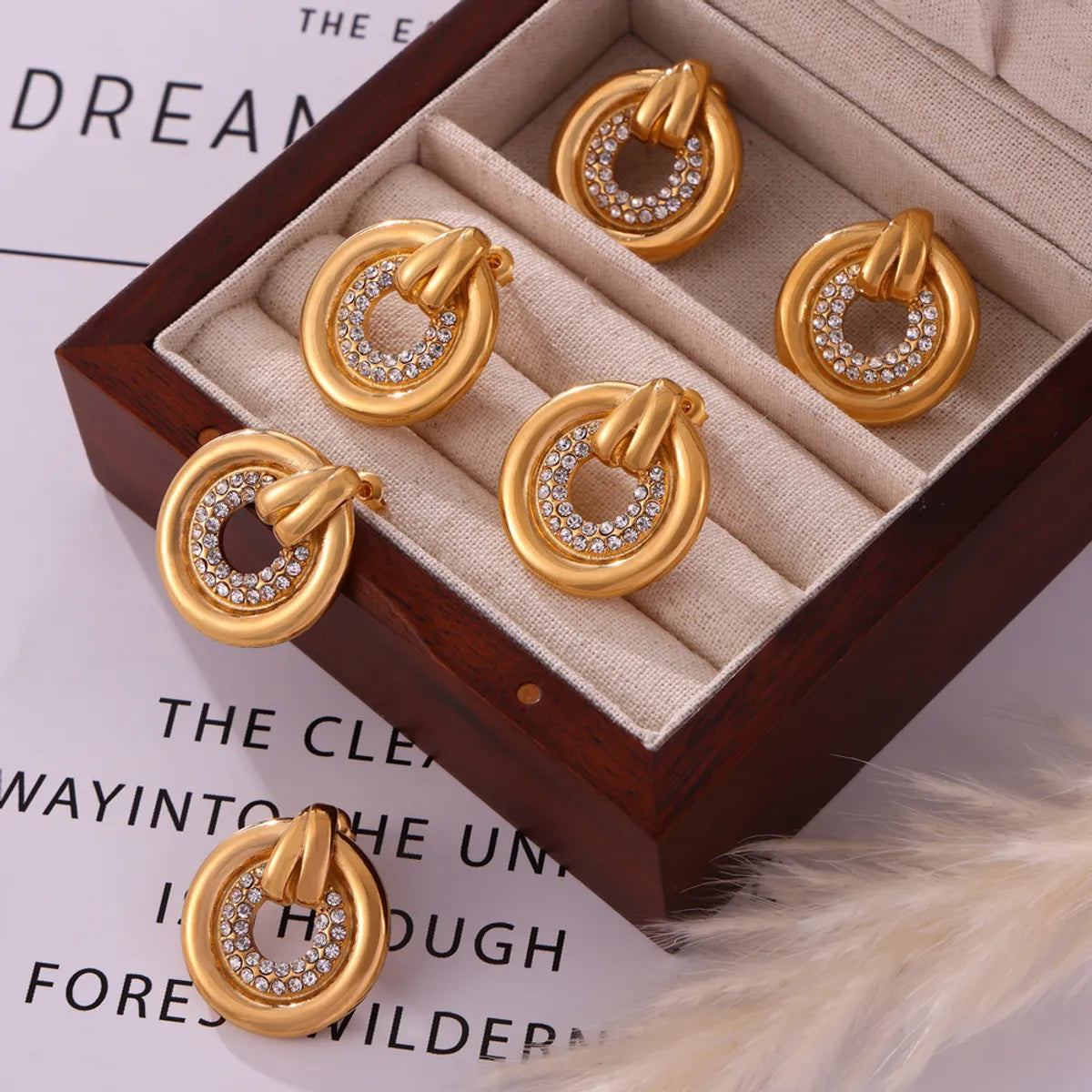 1 Pair Casual Elegant Simple Style Round Plating Inlay Titanium Steel Rhinestones 18K Gold Plated Ear Studs