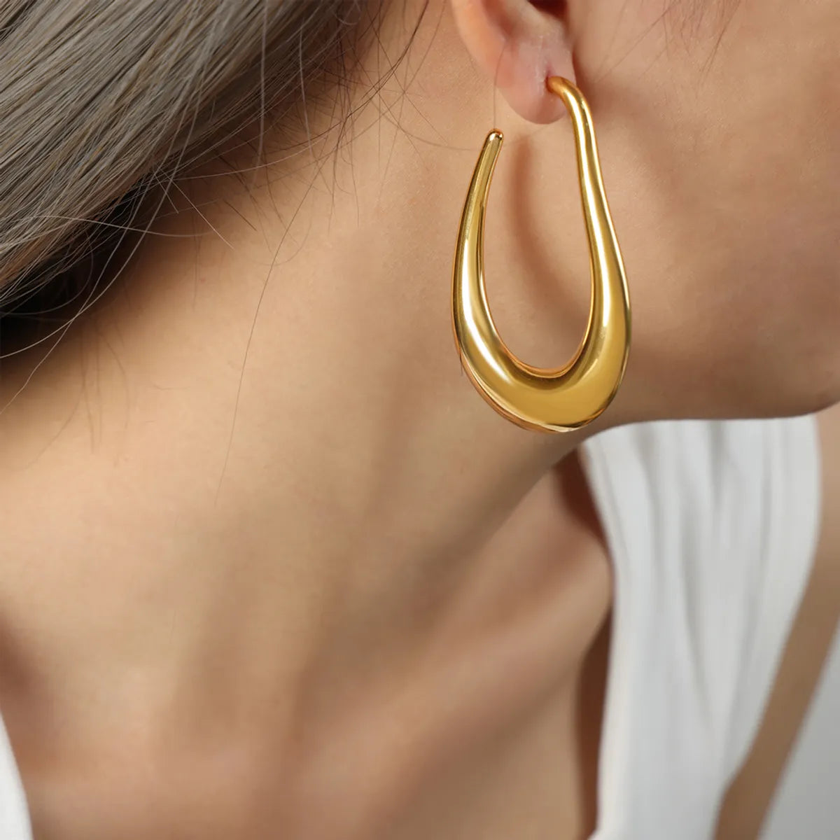 1 Pair Casual Elegant Simple Style Solid Color Polishing Plating Titanium Steel 18k Gold Plated Earrings