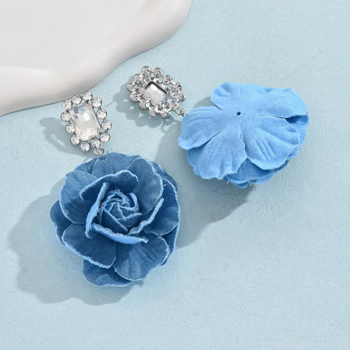 1 Pair Casual Elegant Streetwear Flower Inlay Alloy Denim Rhinestones Drop Earrings