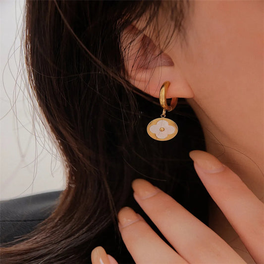 1 Pair Casual Modern Style Flower Titanium Steel Gold Plated Drop Earrings