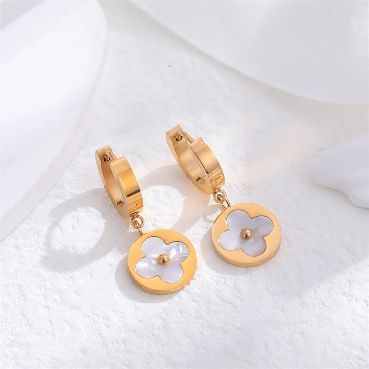 1 Pair Casual Modern Style Flower Titanium Steel Gold Plated Drop Earrings