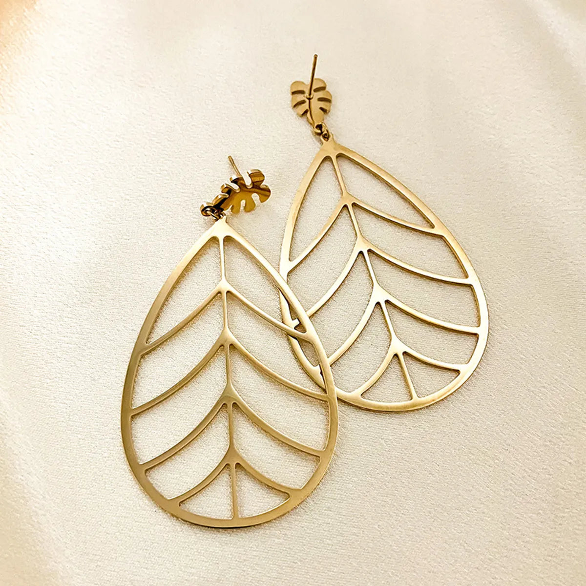 1 Pair Casual Pastoral Simple Style Leaves Plating Hollow Out Stainless Steel Gold Plated Drop Earrings