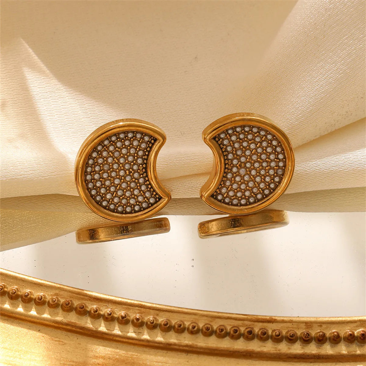 1 Pair Casual Retro Geometric Heart Shape Inlay Titanium Steel Artificial Pearls Ear Studs