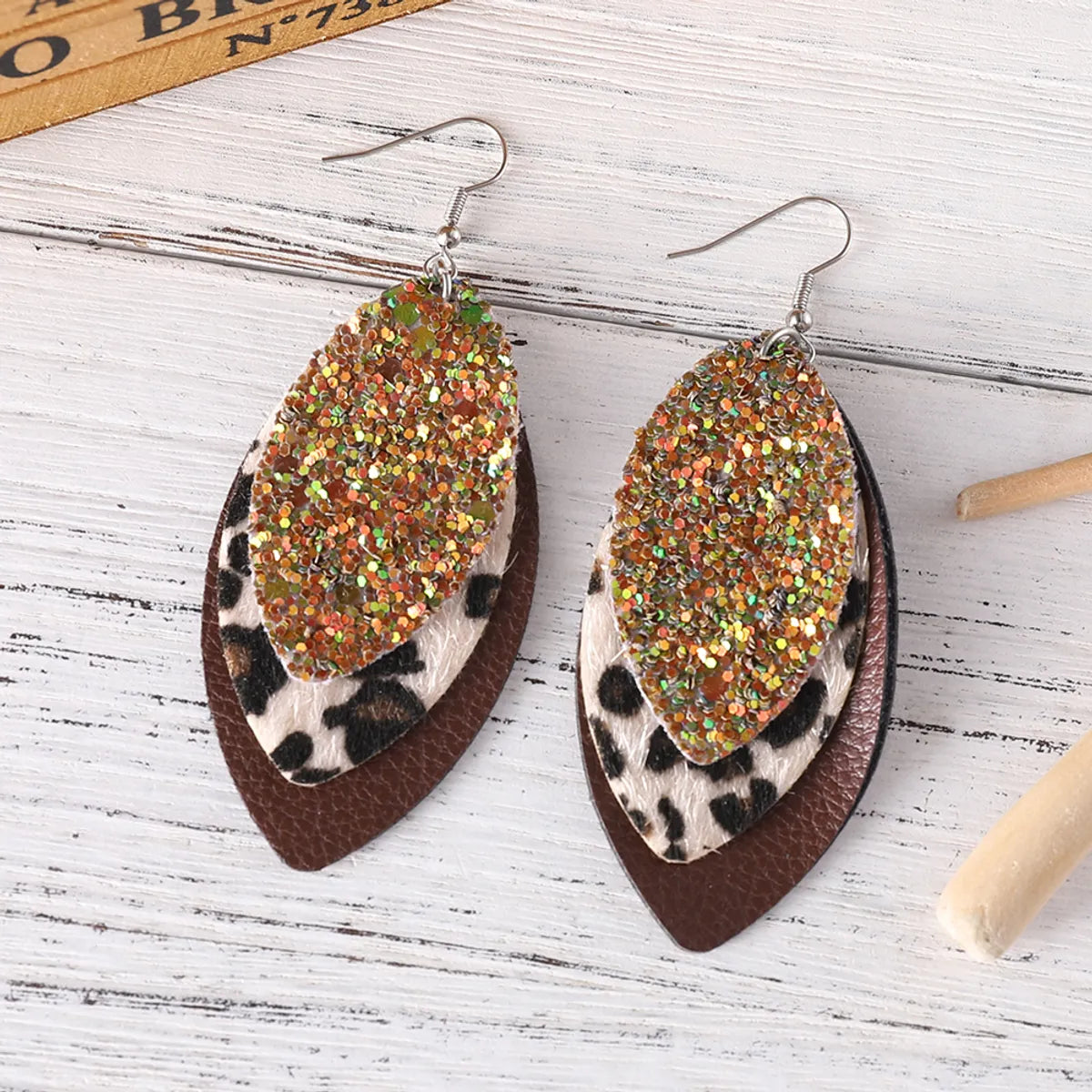 1 Pair Casual Retro Leopard Sequins Layered Pu Leather Drop Earrings