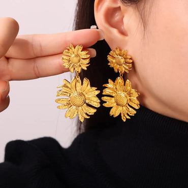 1 Pair Casual Retro Round Heart Shape Flower Plating Inlay 304 Stainless Steel Artificial Pearls 18K Gold Plated Drop Earrings