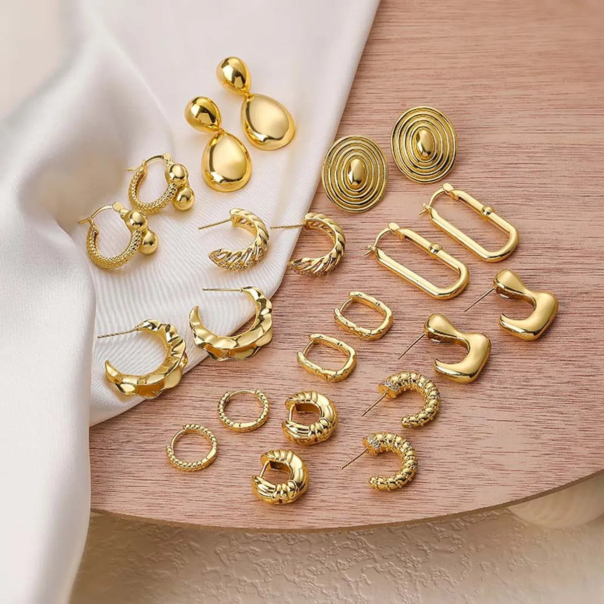 1 Pair Casual Retro Simple Style C Shape Irregular Irregular Plating Inlay Copper Zircon 18k Gold Plated Ear Studs