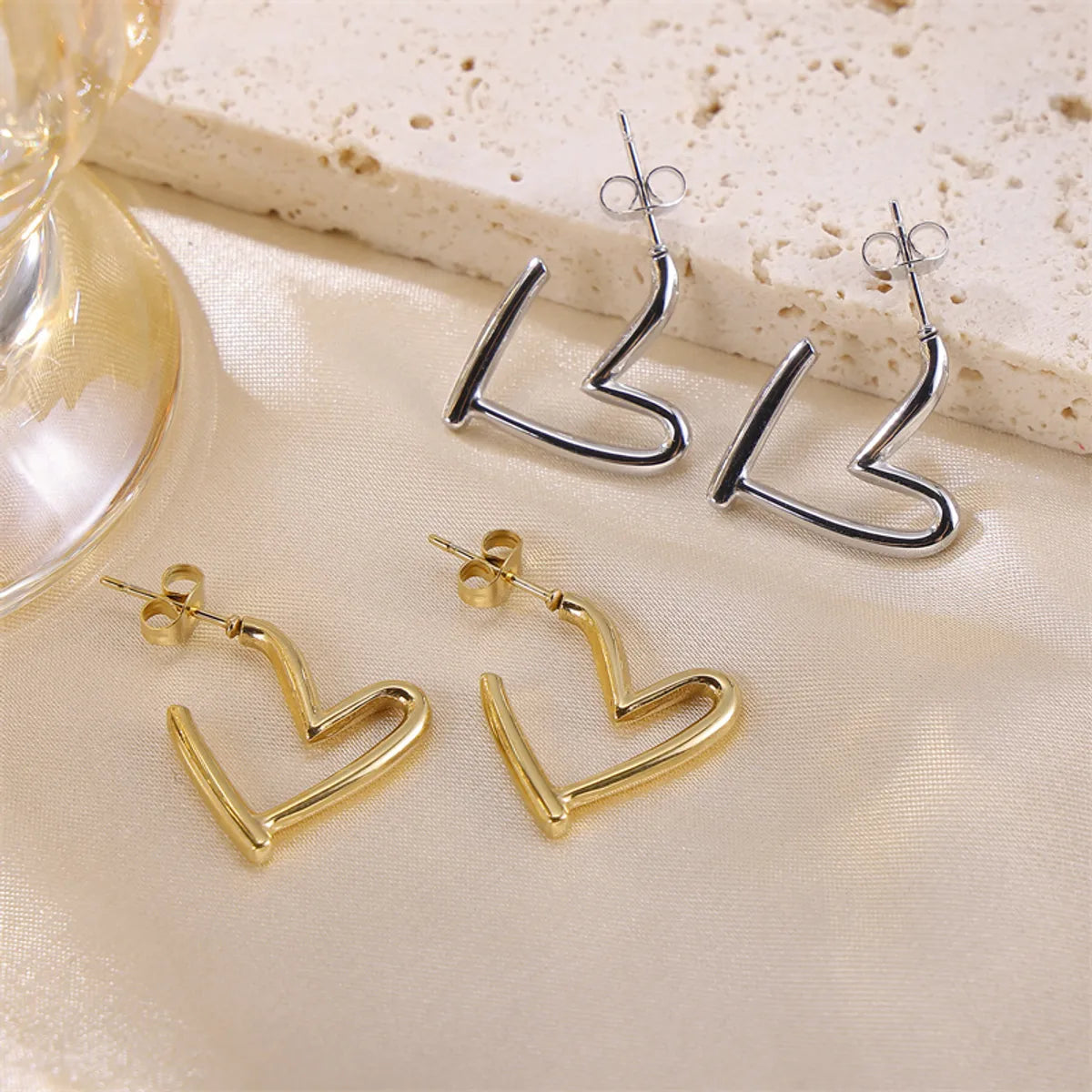 1 Pair Casual Simple Style Classic Style Heart Shape Plating Stainless Steel 18k Gold Plated Ear Studs