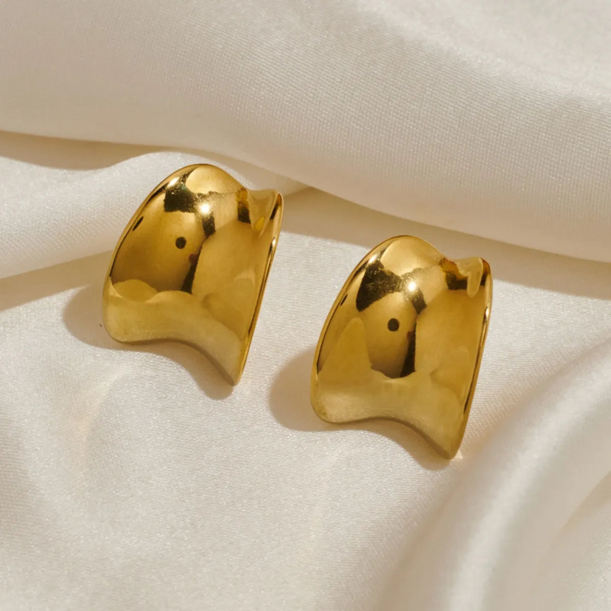 1 Pair Casual Simple Style Classic Style Solid Color Plating 304 Stainless Steel 18K Gold Plated Ear Studs