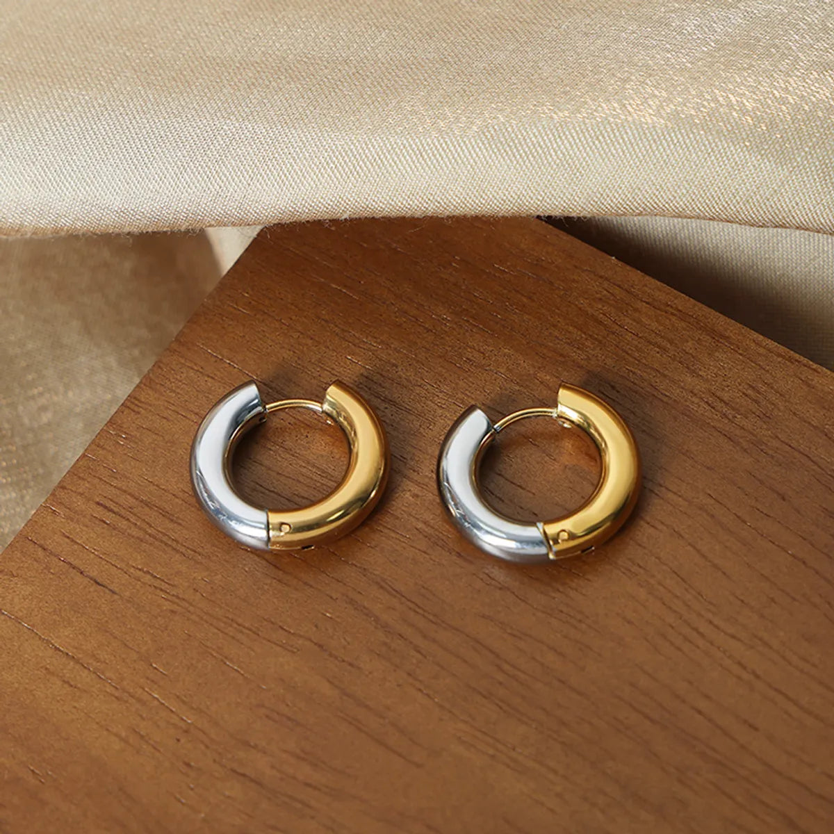 1 Pair Casual Simple Style Color Block Plating Titanium Steel 18k Gold Plated Earrings