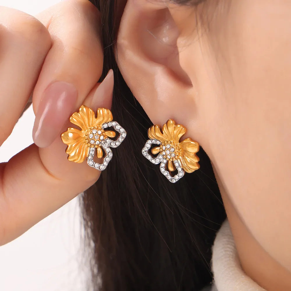 1 Pair Casual Simple Style Commute Flower Plating Inlay Titanium Steel Rhinestones 18K Gold Plated Ear Studs