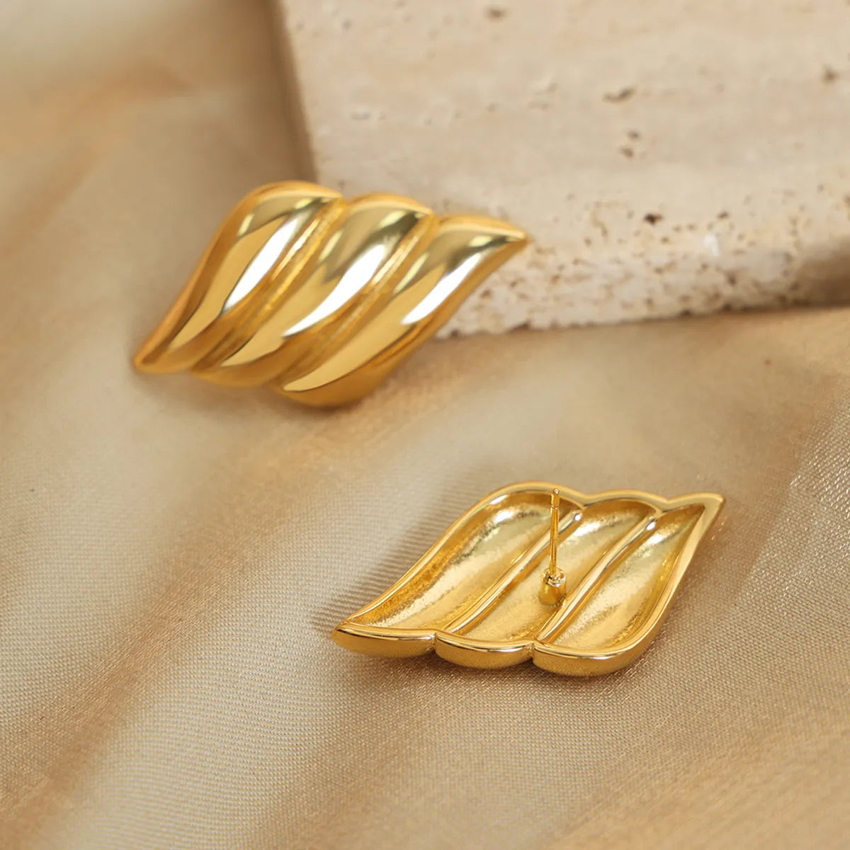 1 Pair Casual Simple Style Commute Solid Color Plating Titanium Steel 18k Gold Plated Ear Studs