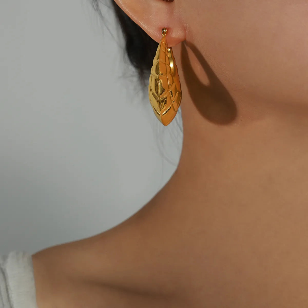 1 Pair Casual Simple Style Commute Solid Color Plating Titanium Steel 18k Gold Plated Earrings