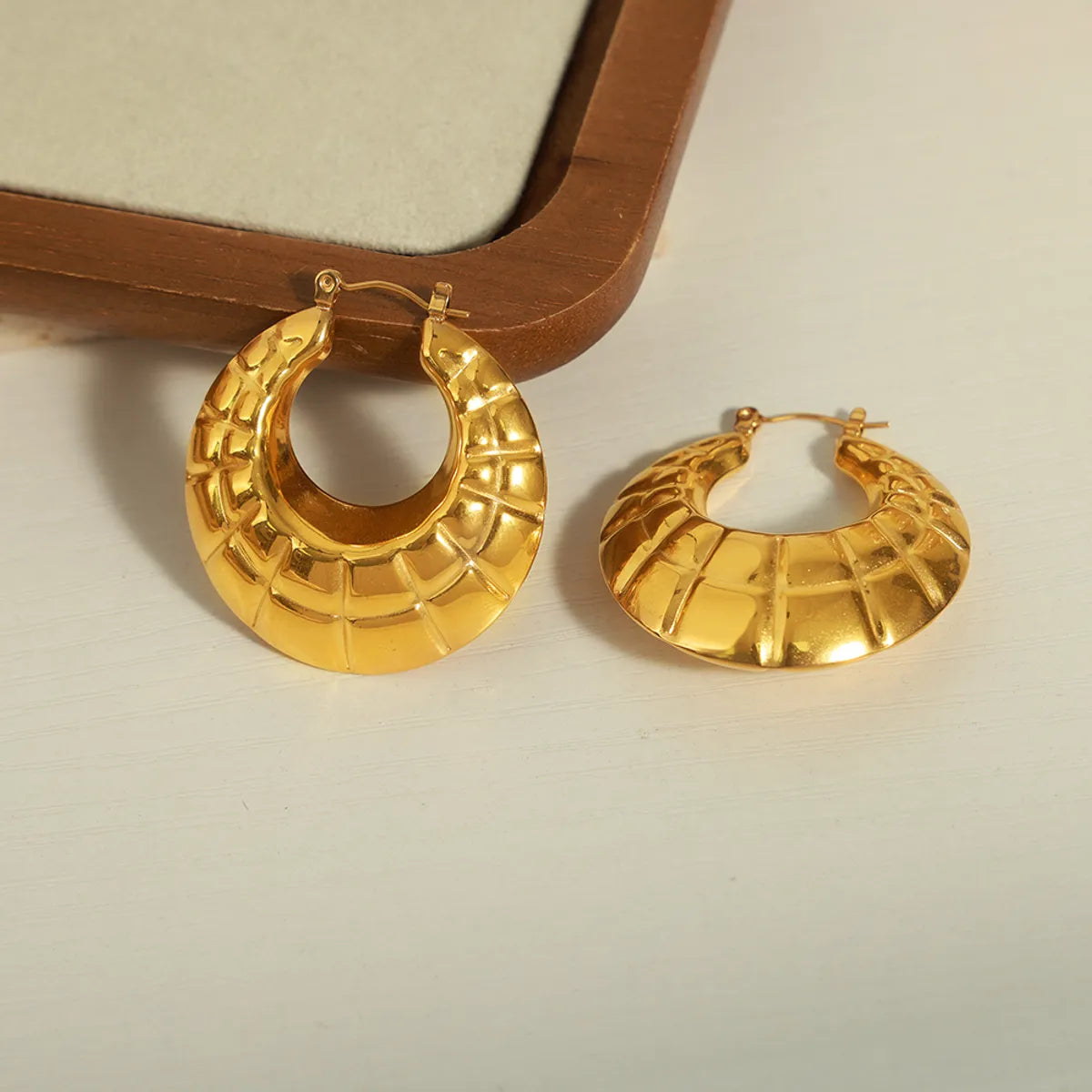 1 Pair Casual Simple Style Commute Solid Color Plating Titanium Steel 18k Gold Plated Earrings