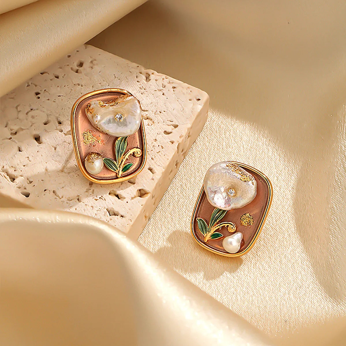 1 Pair Casual Simple Style Flower Plating Inlay Copper Freshwater Pearl 18k Gold Plated Ear Studs