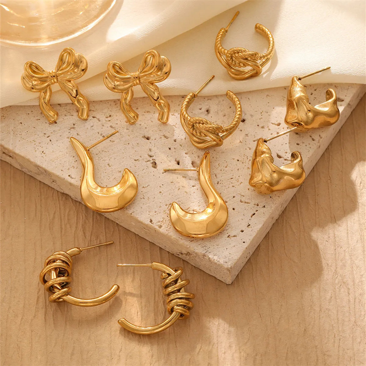 1 Pair Casual Simple Style Geometric Heart Shape Bow Knot Hollow Out Inlay Titanium Steel Zircon 18K Gold Plated Ear Studs